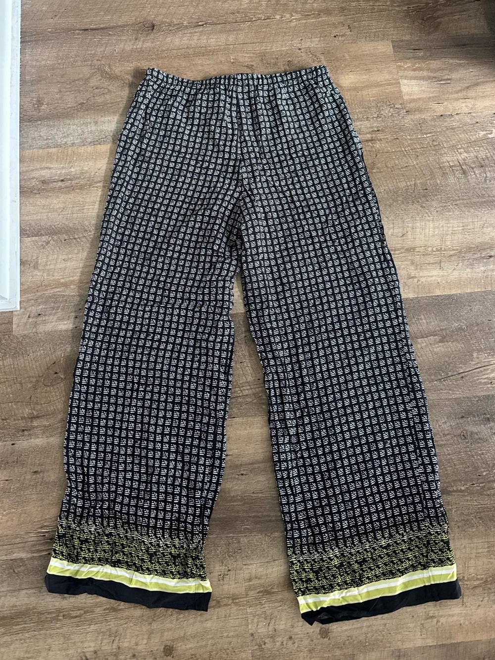 Max Edition Black and White Printed Pull-On Pants - Picture 2 of 5